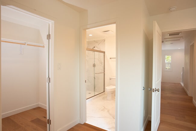 Building Photo - 157 N Vista St