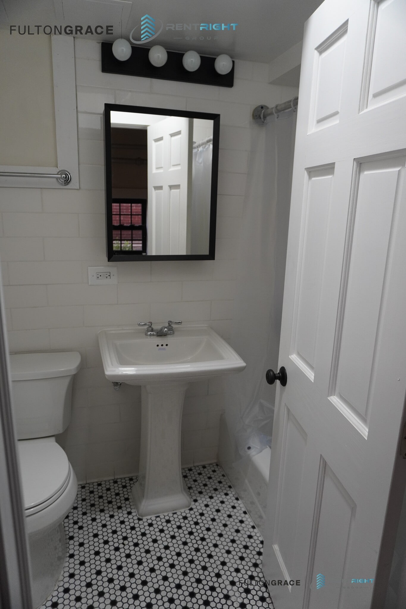 Building Photo - 1712 W Albion Ave