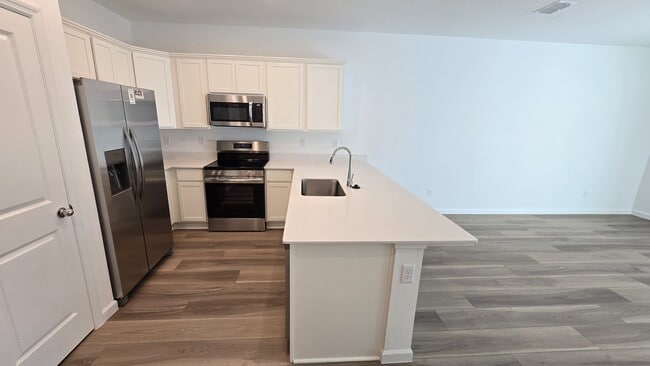 Building Photo - 581 Holly Lks Dr