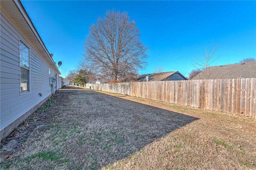 Building Photo - 4380 W Thrasher Dr