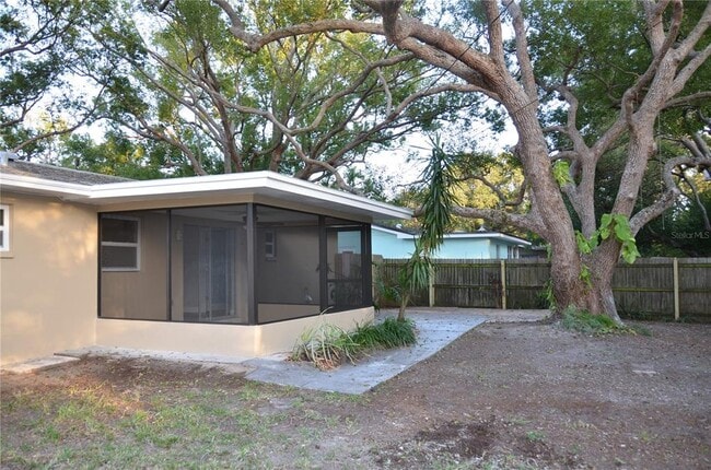 Building Photo - 968 Victor Dr