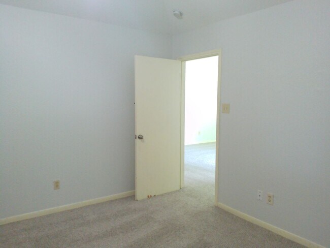 Building Photo - 2614 Camargo Dr