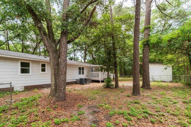 Building Photo - 1401 Twin Oaks Dr