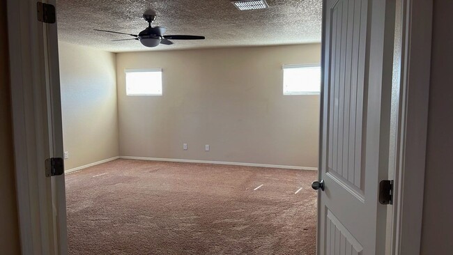 Building Photo - **Beautiful 4 Bedroom Home**Located in Lom...