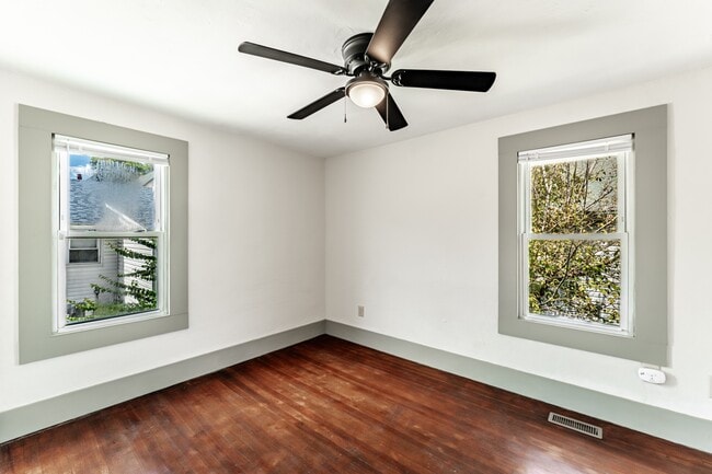 Building Photo - 210 Dewey St