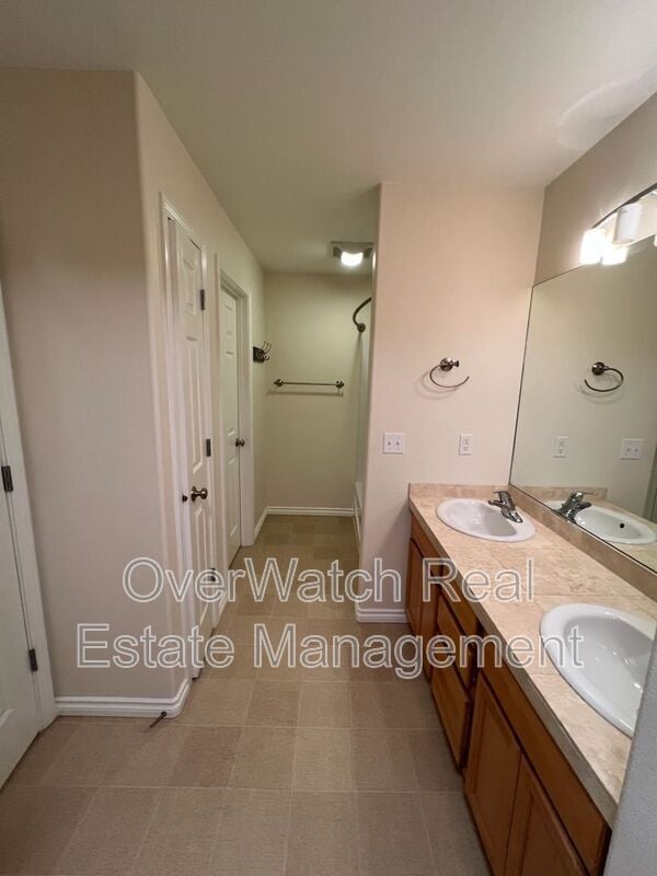 Building Photo - 11351 Discovery View Dr