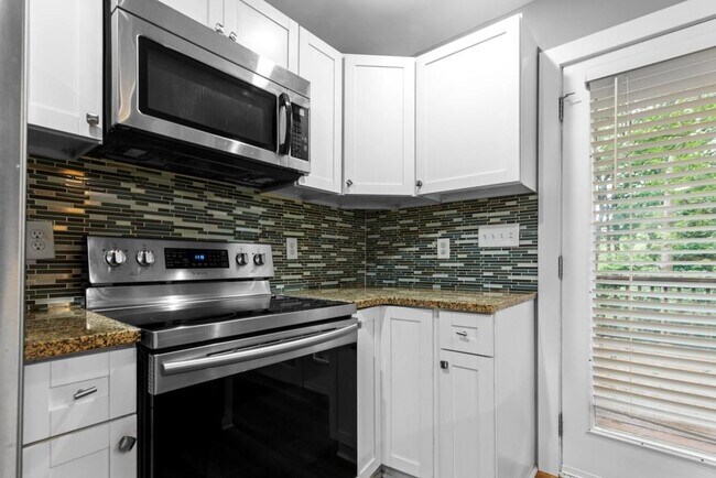 Building Photo - 1699 Flintwood Dr SE