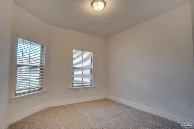 Building Photo - 713 Brambling Ct