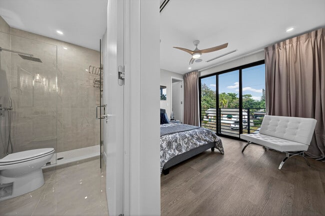 Building Photo - 1121 NE 17th Ave