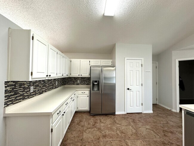 Building Photo - 147 Steeplechase Dr