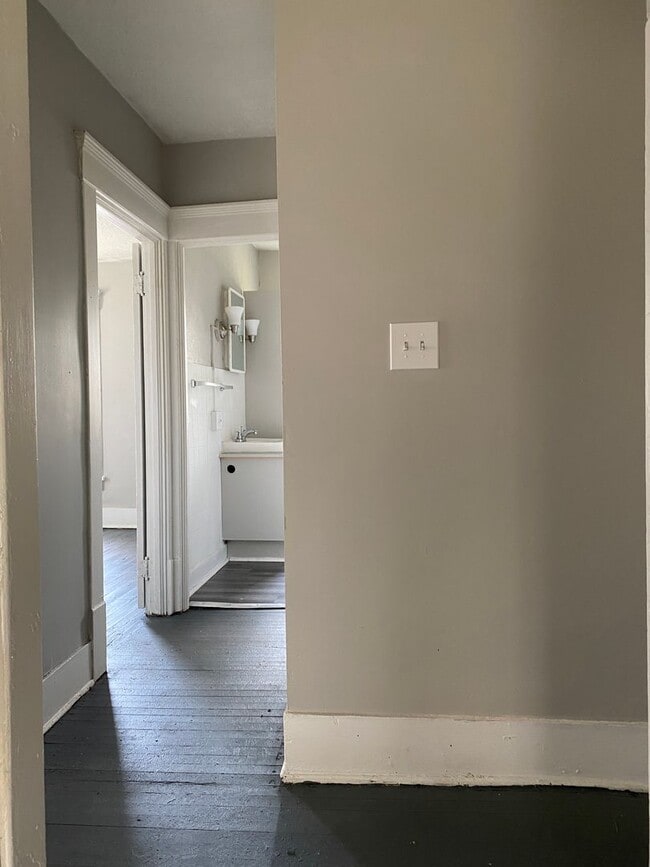Building Photo - 1212(up) Shorb Ave NW Apt # 2