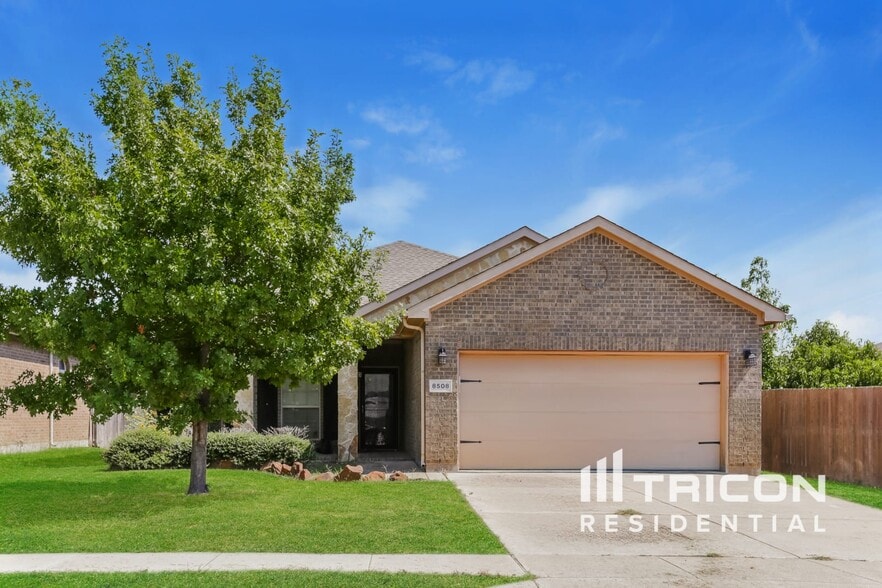 Primary Photo - 8508 Axis Deer Run