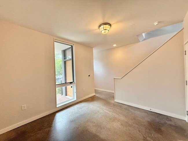 Building Photo - Premier 2BD, 2.5BA Downtown Raleigh Townho...