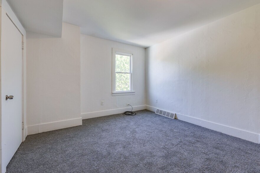 Building Photo - 2641 S 18th St