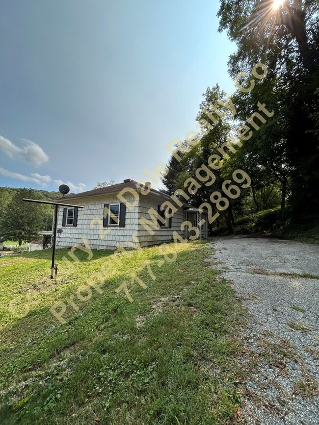 Building Photo - 2 Bedroom home in South Eastern School District with a Large Yard