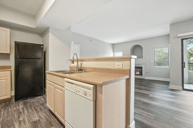 Building Photo - Northwest Condo with Modern Finishes & Gre...