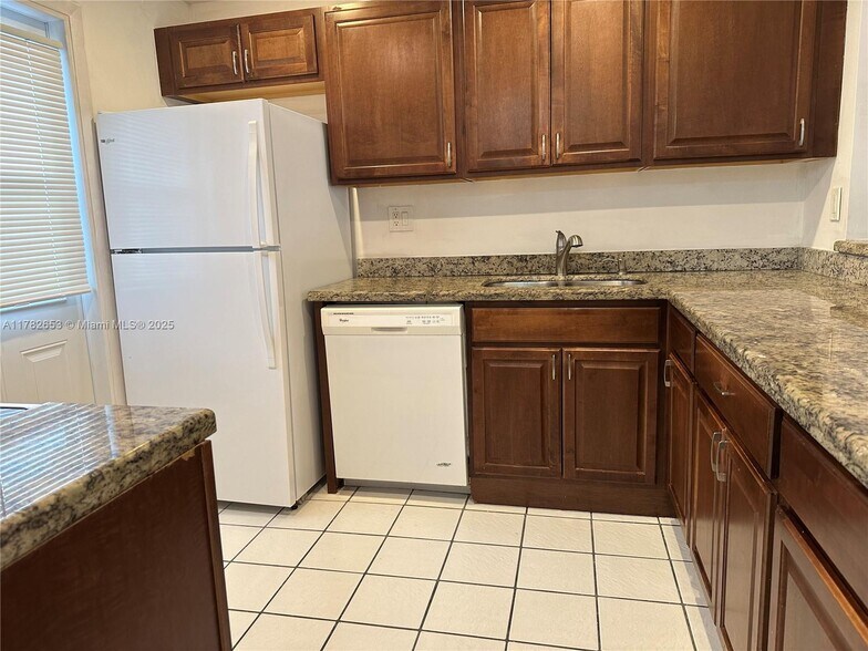 Building Photo - 8121 SW 24th Ct