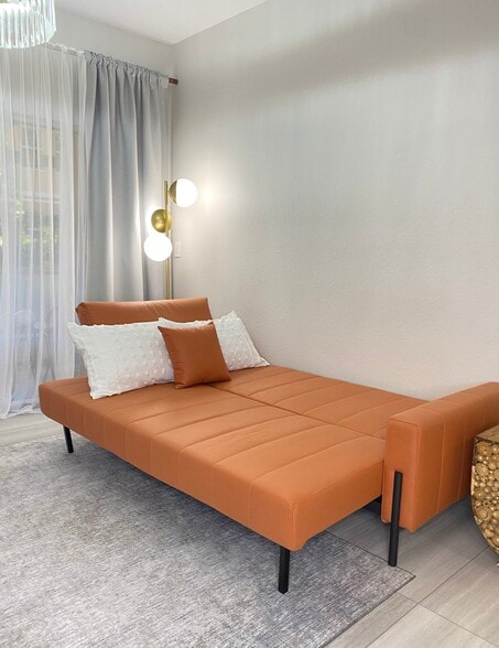 Easy assembly sofa bed. - 4645 Saint Croix Ln
