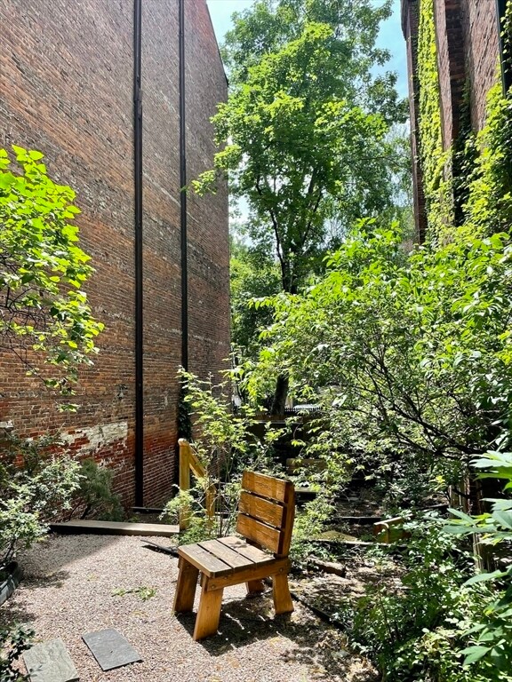 Building Photo - 70 Rutland St