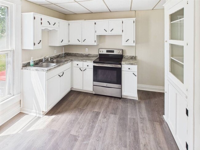 Building Photo - 503 Maple St