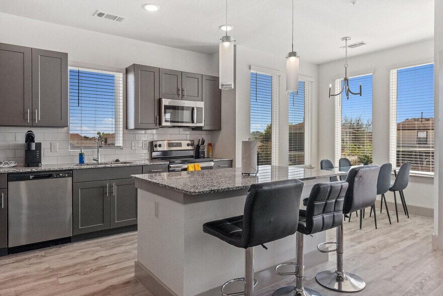 Building Photo - 12100 1/2 Ferrystone Glen Drive-SI ID1343252P