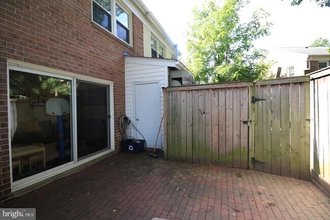 Building Photo - 748 Azalea Dr