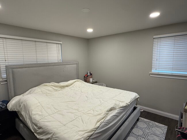 Building Photo - 36969 Lancaster St