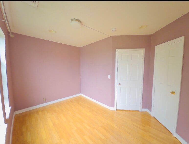 Building Photo - 421 Wethersfield Ave