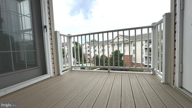 Building Photo - 7011 Falls Reach Dr