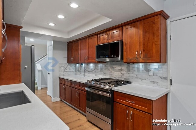 Building Photo - 567 Blue Jay Dr