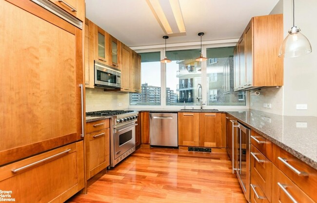 Building Photo - 640 W 237th St