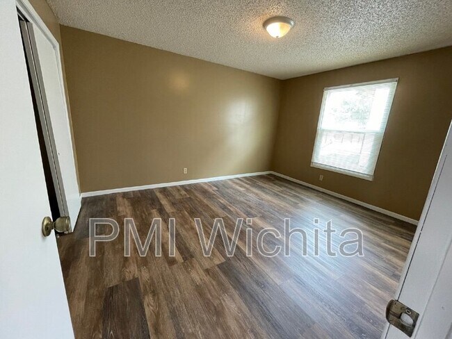 Building Photo - 6820 W Par Ln