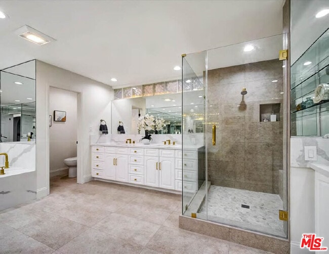 Building Photo - 4732 Del Moreno Dr