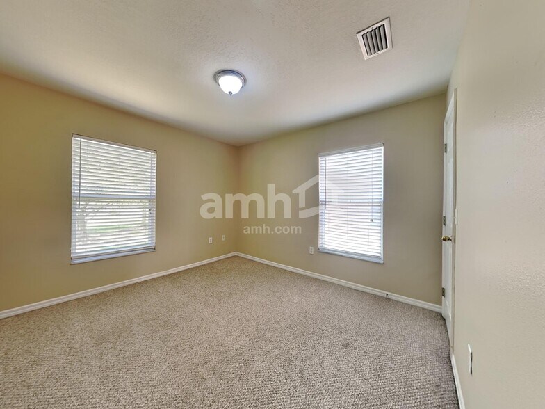 Building Photo - 6924 Lake Eaglebrooke Dr