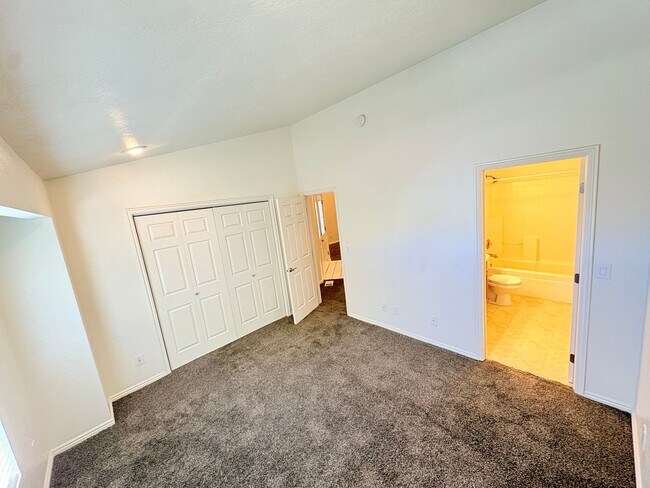 Building Photo - 334 W Mountain View Dr
