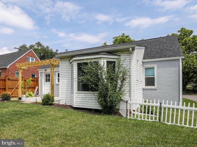 Building Photo - 123 Bellview Ave