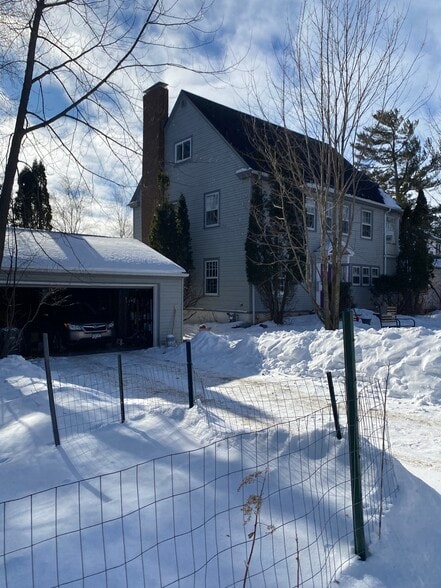 Building Photo - 8 E College St