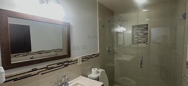 Building Photo - 4900 SW 103rd Pl