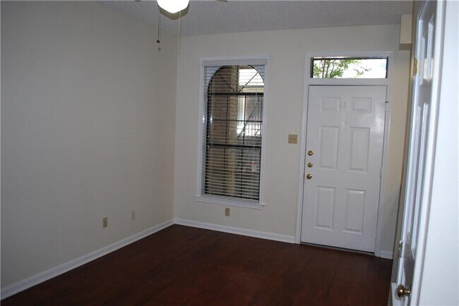 Building Photo - 505 W 18th St
