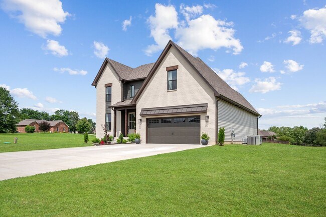 Building Photo - Modern 3 Bed on Nearly an Acre