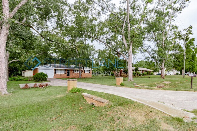 Building Photo - REDUCED!