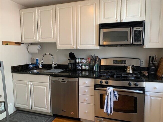 Building Photo - 29 Bowdoin St