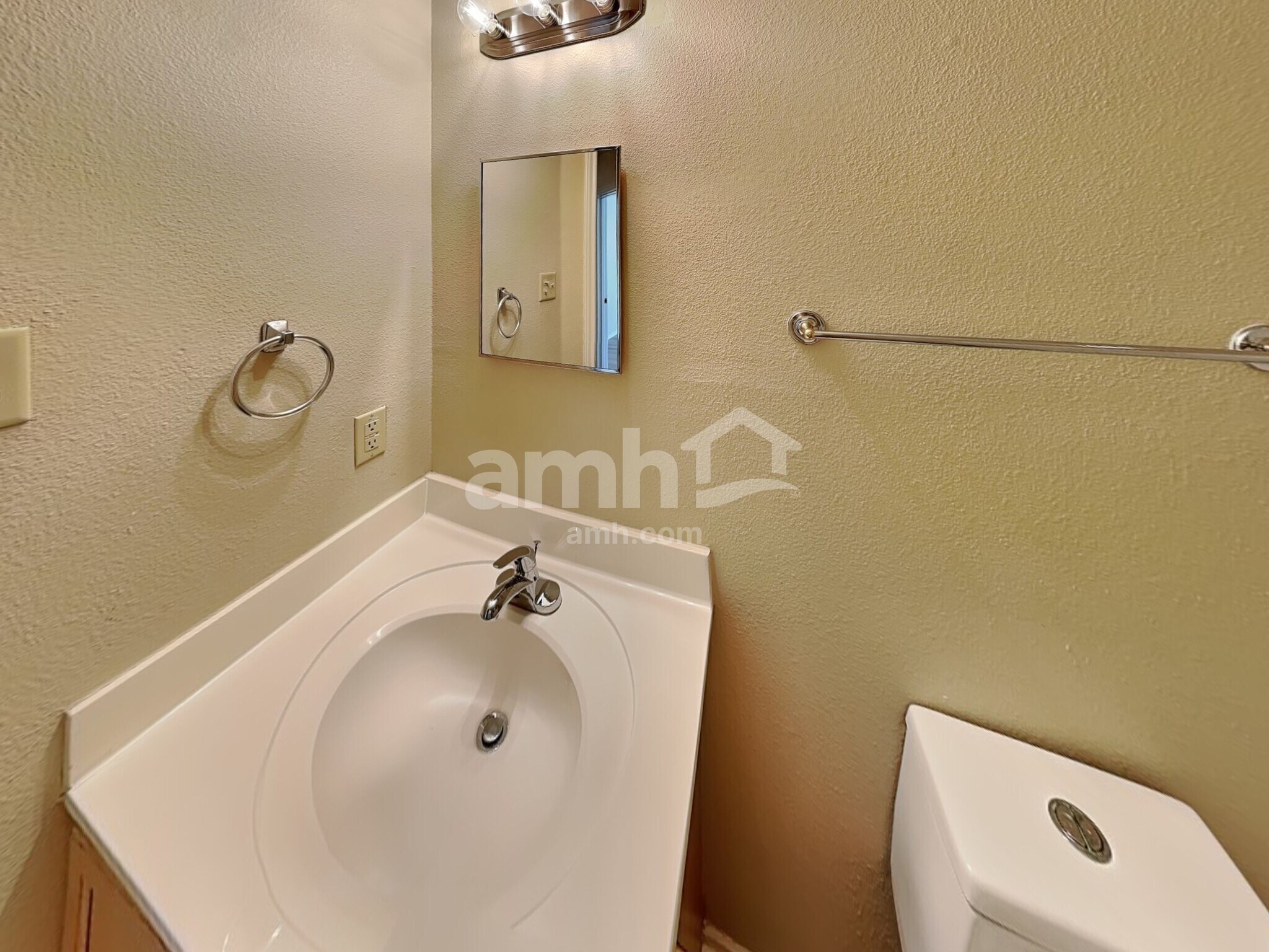 Building Photo - 8319 Tavern Pt