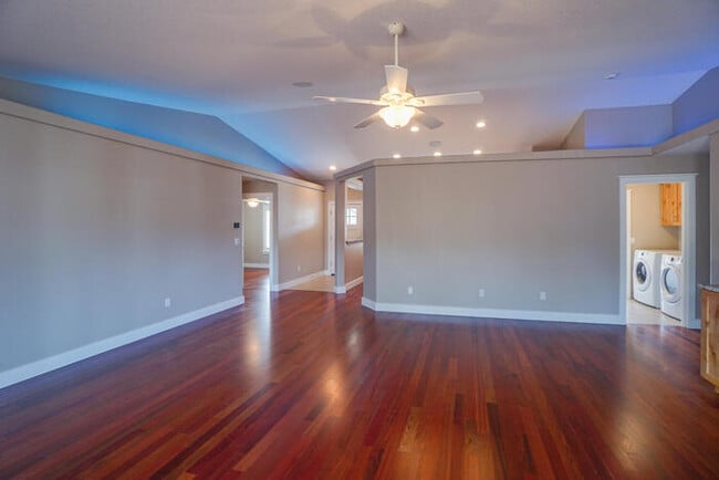Building Photo - BEAUIFUL RAMBLER IN SOUTHVIEW HEIGHTS