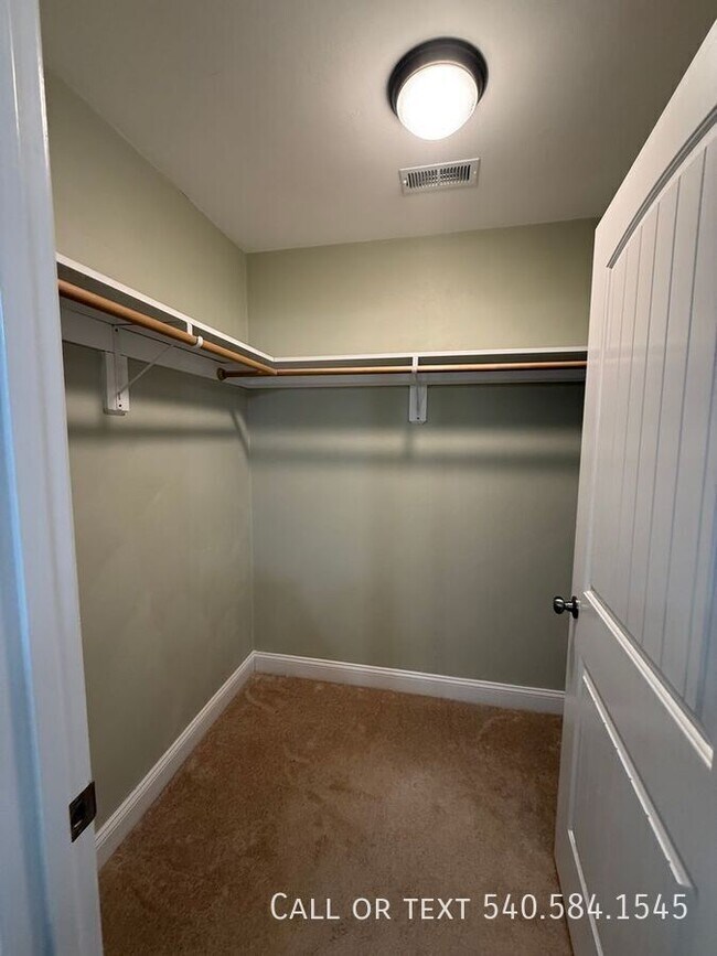 Building Photo - 839 Summerdean Ave NE