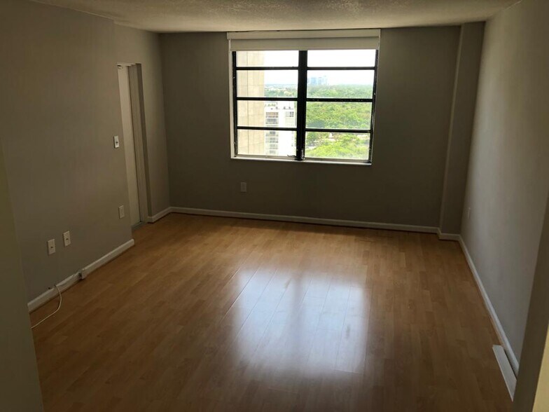 Building Photo - 2333 Brickell