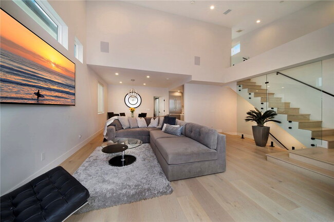 Building Photo - 603 1/2 Iris Ave Apt #B, Corona Del Mar, CA 92625 - 2 BR 3 BA condo