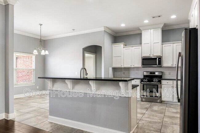 Building Photo - 4405 SW Eggersway Pl