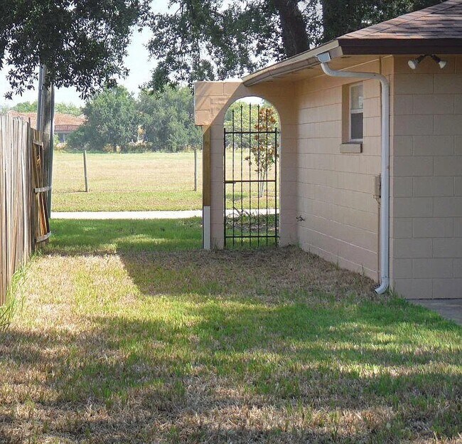 Building Photo - 4310 Cove Dr