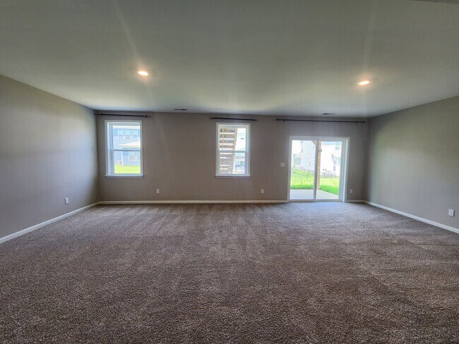 Building Photo - 194 Winterberry St